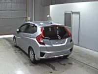 Honda FIT лот № 2202 оценка 3.5  с аукциона в Японии 1