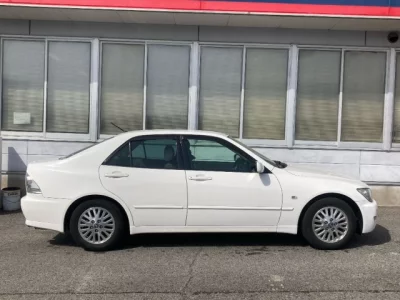 Toyota ALTEZZA  с аукциона в Японии