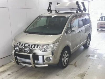 Mitsubishi DELICA D5