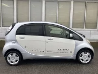 Mitsubishi I-MIEV лот № 1062 оценка 3.5  с аукциона в Японии 2