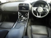 Jaguar XE лот № 3264 оценка 4.5  с аукциона в Японии 2