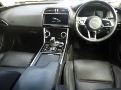 Jaguar XE  с аукциона в Японии