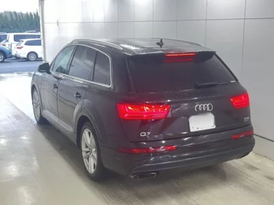 Audi Q7  с аукциона в Японии