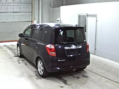 Toyota RACTIS  с аукциона в Японии