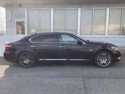 Lexus LS  с аукциона в Японии