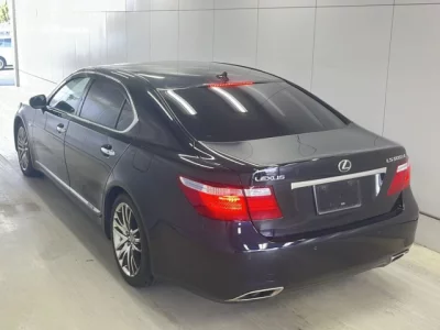 Lexus LS  с аукциона в Японии