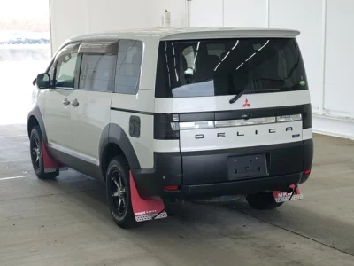 Mitsubishi DELICA D5