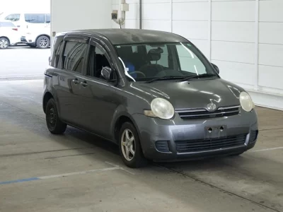 Toyota SIENTA  с аукциона в Японии