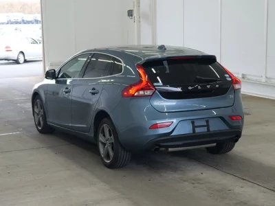 Volvo V40  с аукциона в Японии