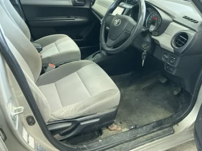 Toyota COROLLA AXIO  с аукциона в Японии