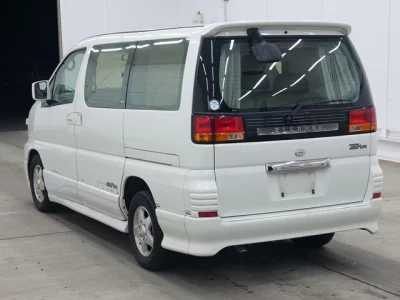 Nissan ELGRAND  с аукциона в Японии