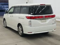 Nissan ELGRAND лот № 3073 оценка RB  с аукциона в Японии 1