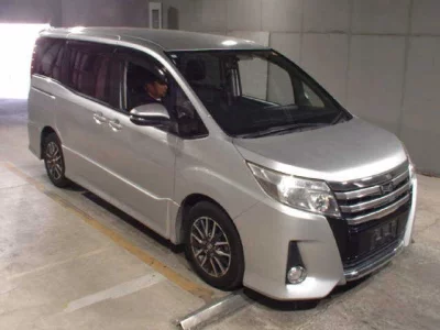 Toyota NOAH  с аукциона в Японии