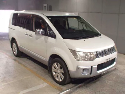 Mitsubishi Delica D:5