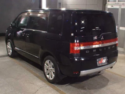 Mitsubishi Delica D:5