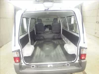 Mazda BONGO VAN лот № 8282 оценка 3.5  с аукциона в Японии 6