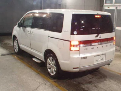Mitsubishi Delica D:5