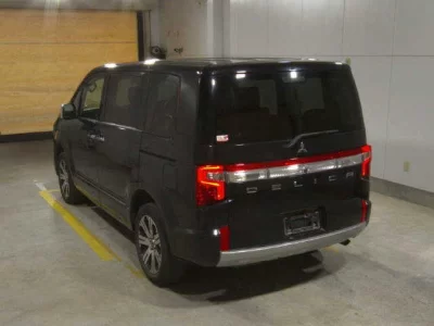 Mitsubishi Delica D:5