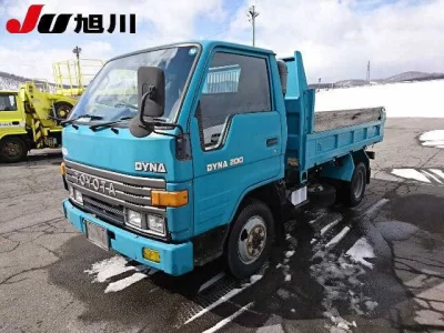 Toyota DYNA  с аукциона в Японии