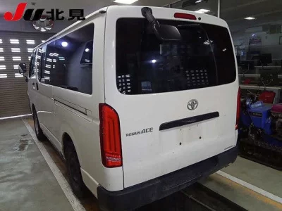 Toyota HiAce Van