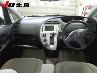 Toyota RACTIS  с аукциона в Японии