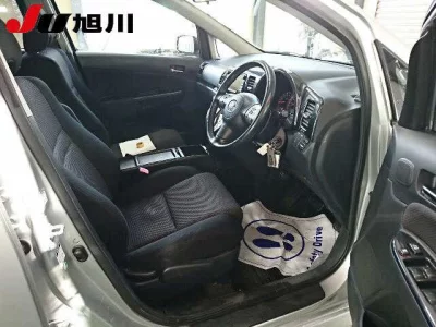 Toyota WISH  с аукциона в Японии