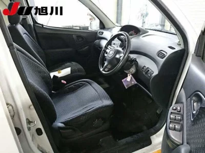 Toyota FUNCARGO  с аукциона в Японии