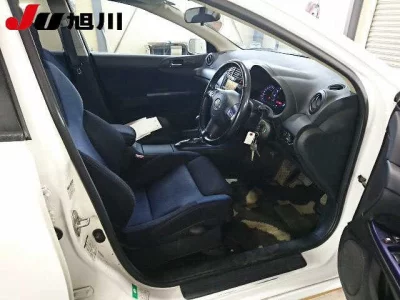 Toyota CALDINA  с аукциона в Японии