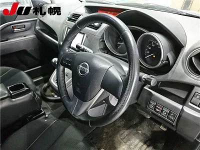 Nissan LAFESTA