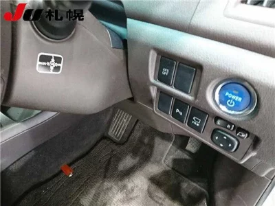 Toyota SAI  с аукциона в Японии