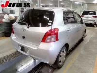 Toyota VITZ лот № 8049 оценка 3.5  с аукциона в Японии 8