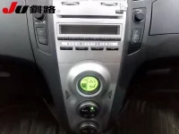 Toyota VITZ лот № 8049 оценка 3.5  с аукциона в Японии 4