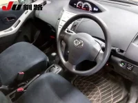 Toyota VITZ лот № 8049 оценка 3.5  с аукциона в Японии 2