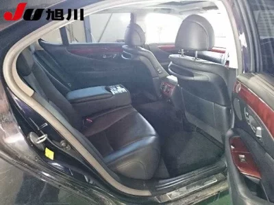 Lexus LS  с аукциона в Японии