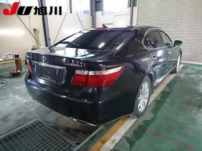 Lexus LS  с аукциона в Японии