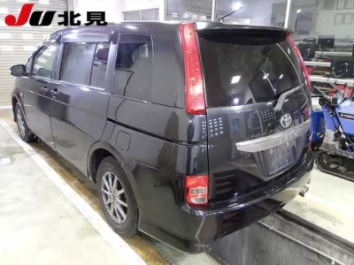 Toyota ISIS