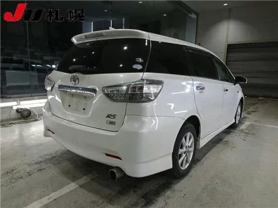 Toyota WISH  с аукциона в Японии