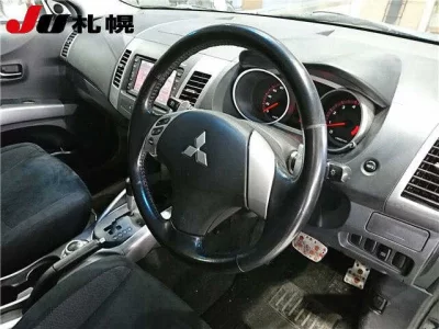 Mitsubishi OUTLANDER  с аукциона в Японии