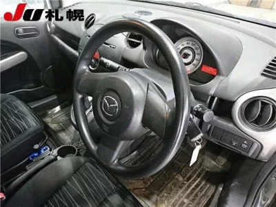 Mazda DEMIO  с аукциона в Японии