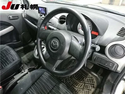Mazda DEMIO  с аукциона в Японии