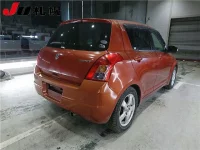 Suzuki SWIFT лот № 122 оценка 3  с аукциона в Японии 1