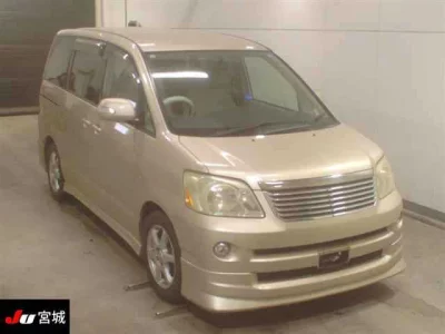 Toyota NOAH  с аукциона в Японии