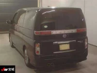 Nissan ELGRAND лот № 4082 оценка R  с аукциона в Японии 1