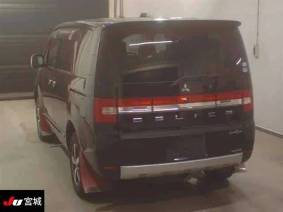 Mitsubishi Delica D:5