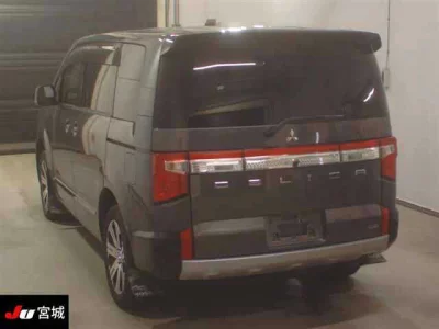 Mitsubishi Delica D:5