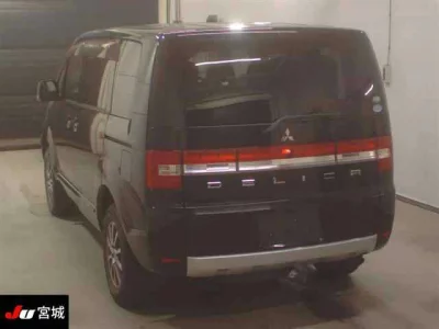 Mitsubishi Delica D:5