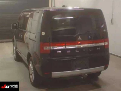 Mitsubishi Delica D:5
