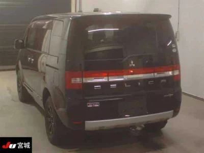 Mitsubishi Delica D:5