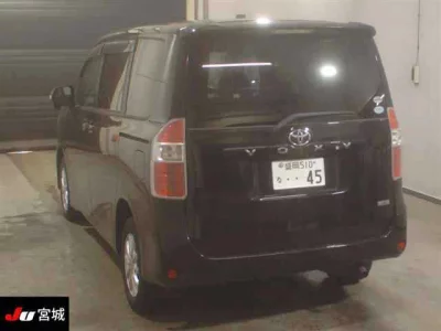 Toyota NOAH  с аукциона в Японии