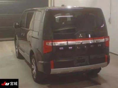 Mitsubishi Delica D:5